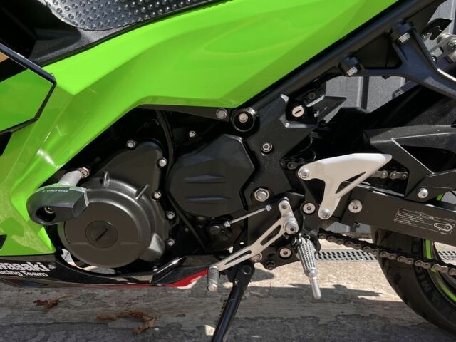 Кавасаки Ninja 400, объемом двигателя 0.4 л и пробегом 0 тыс. км за 5600 $, фото 11 на Automoto.ua