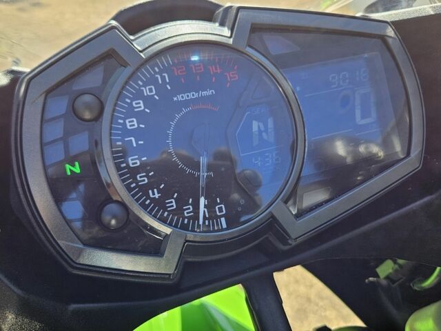 Кавасаки Ninja 400, объемом двигателя 0.4 л и пробегом 0 тыс. км за 6000 $, фото 14 на Automoto.ua