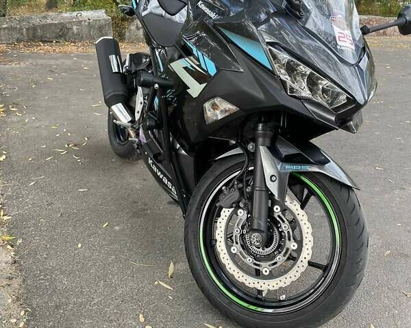 Серый Кавасаки Ninja 400, объемом двигателя 0.4 л и пробегом 15 тыс. км за 5700 $, фото 3 на Automoto.ua