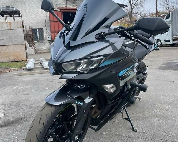 Серый Кавасаки Ninja 400, объемом двигателя 0.4 л и пробегом 15 тыс. км за 5700 $, фото 22 на Automoto.ua