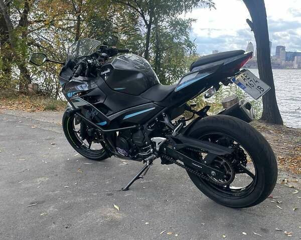 Серый Кавасаки Ninja 400, объемом двигателя 0.4 л и пробегом 15 тыс. км за 5700 $, фото 7 на Automoto.ua