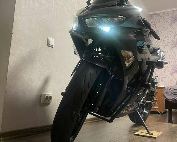 Серый Кавасаки Ninja 400, объемом двигателя 0.4 л и пробегом 15 тыс. км за 5700 $, фото 21 на Automoto.ua