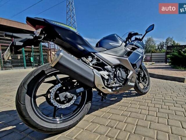 Синий Кавасаки Ninja 400, объемом двигателя 0.4 л и пробегом 26 тыс. км за 5400 $, фото 2 на Automoto.ua