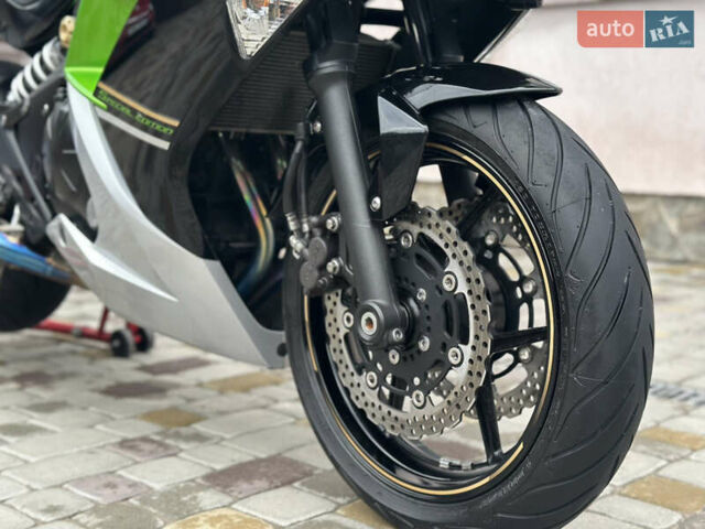 Зеленый Кавасаки Ninja 400, объемом двигателя 0.4 л и пробегом 22 тыс. км за 4300 $, фото 2 на Automoto.ua