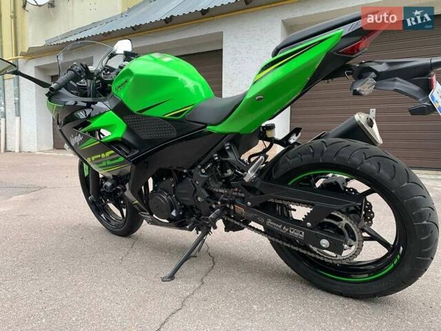 Зеленый Кавасаки Ninja 400, объемом двигателя 0.4 л и пробегом 38 тыс. км за 5600 $, фото 1 на Automoto.ua