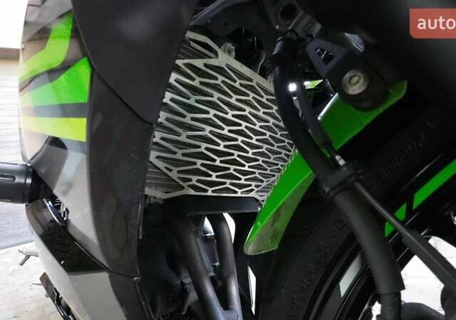 Зеленый Кавасаки Ninja 400, объемом двигателя 0 л и пробегом 15 тыс. км за 5500 $, фото 1 на Automoto.ua