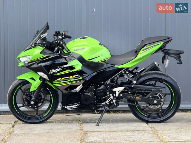 Зеленый Кавасаки Ninja 400, объемом двигателя 0.4 л и пробегом 2 тыс. км за 5500 $, фото 2 на Automoto.ua