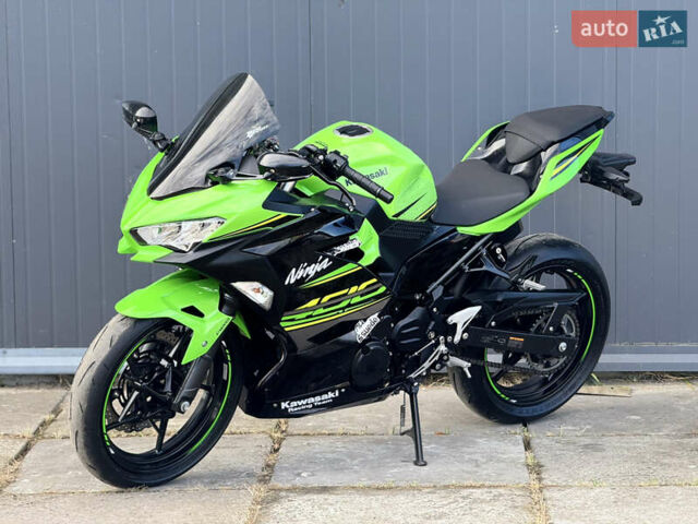 Зеленый Кавасаки Ninja 400, объемом двигателя 0.4 л и пробегом 2 тыс. км за 5500 $, фото 1 на Automoto.ua