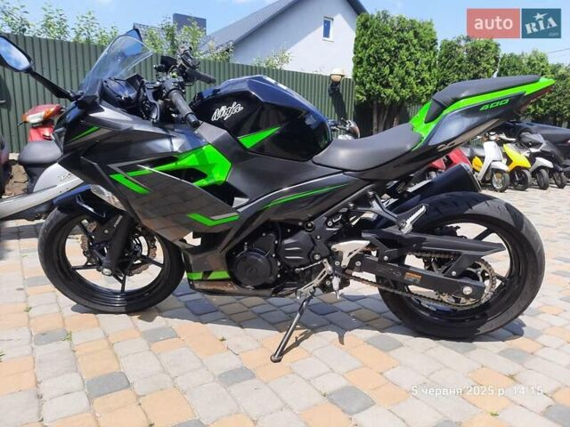 Зеленый Кавасаки Ninja 400, объемом двигателя 0.4 л и пробегом 22 тыс. км за 5500 $, фото 1 на Automoto.ua