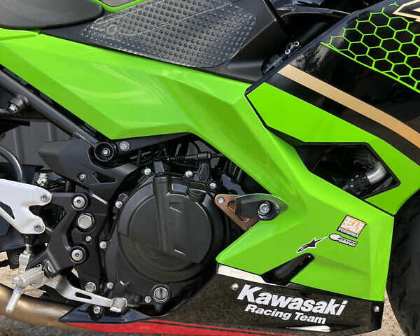Зелений Кавасакі Ninja 400, об'ємом двигуна 0.4 л та пробігом 8 тис. км за 5800 $, фото 2 на Automoto.ua
