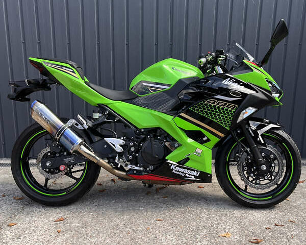 Зелений Кавасакі Ninja 400, об'ємом двигуна 0.4 л та пробігом 8 тис. км за 5800 $, фото 1 на Automoto.ua