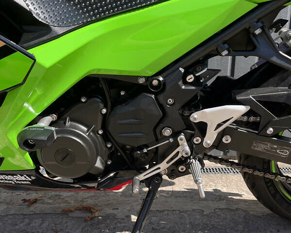 Зелений Кавасакі Ninja 400, об'ємом двигуна 0.4 л та пробігом 8 тис. км за 5800 $, фото 11 на Automoto.ua