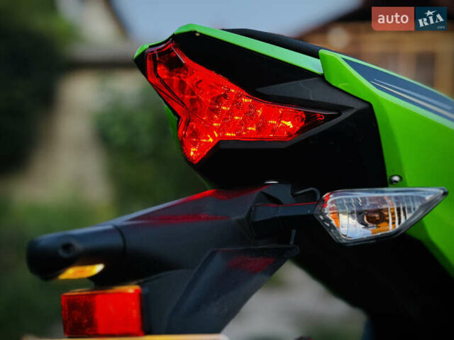 Зеленый Кавасаки Ninja 400, объемом двигателя 0.4 л и пробегом 14 тыс. км за 6200 $, фото 20 на Automoto.ua