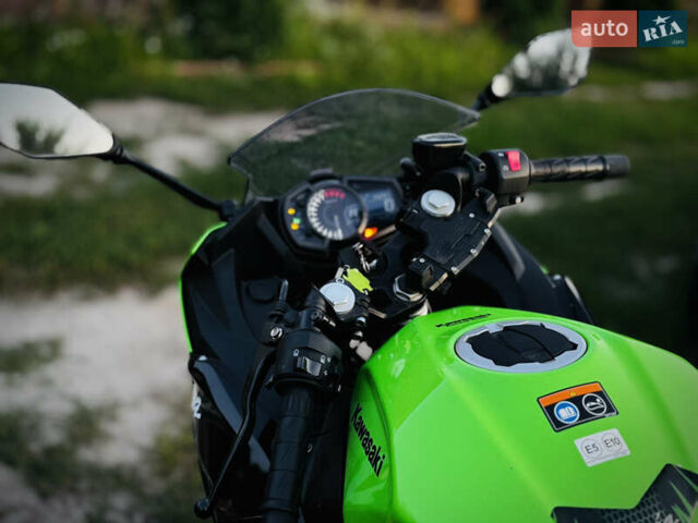 Зелений Кавасакі Ninja 400, об'ємом двигуна 0.4 л та пробігом 14 тис. км за 5600 $, фото 14 на Automoto.ua