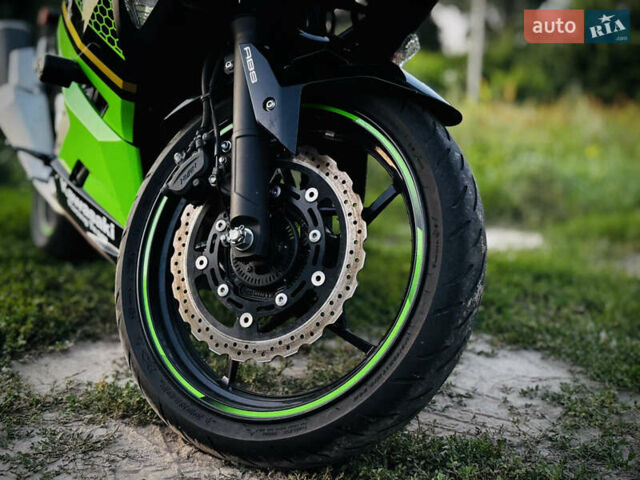 Зеленый Кавасаки Ninja 400, объемом двигателя 0.4 л и пробегом 14 тыс. км за 6200 $, фото 3 на Automoto.ua