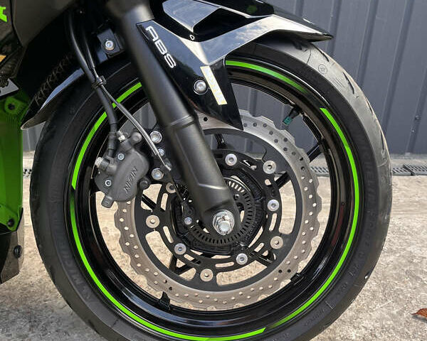Зелений Кавасакі Ninja 400, об'ємом двигуна 0.4 л та пробігом 8 тис. км за 5800 $, фото 16 на Automoto.ua