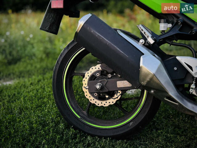 Зеленый Кавасаки Ninja 400, объемом двигателя 0.4 л и пробегом 14 тыс. км за 6200 $, фото 6 на Automoto.ua