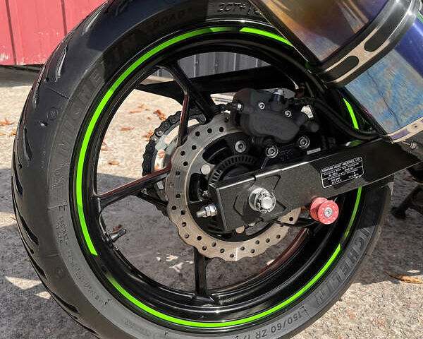 Зелений Кавасакі Ninja 400, об'ємом двигуна 0.4 л та пробігом 8 тис. км за 5800 $, фото 17 на Automoto.ua