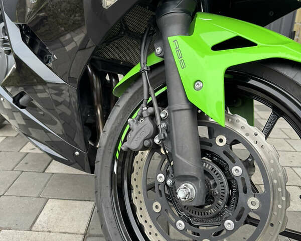 Зеленый Кавасаки Ninja 400R, объемом двигателя 0.4 л и пробегом 29 тыс. км за 5300 $, фото 9 на Automoto.ua