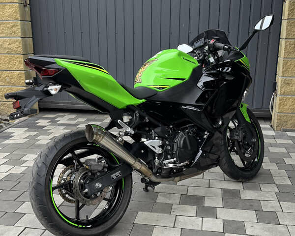 Зеленый Кавасаки Ninja 400R, объемом двигателя 0.4 л и пробегом 29 тыс. км за 5300 $, фото 3 на Automoto.ua