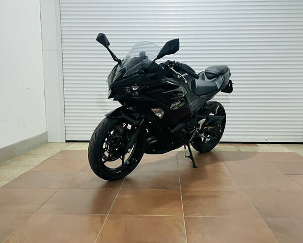 Черный Кавасаки Ninja 500, объемом двигателя 0.5 л и пробегом 5 тыс. км за 7500 $, фото 1 на Automoto.ua