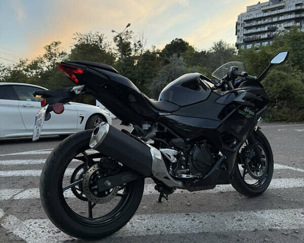 Черный Кавасаки Ninja 500, объемом двигателя 0.5 л и пробегом 4 тыс. км за 7200 $, фото 4 на Automoto.ua