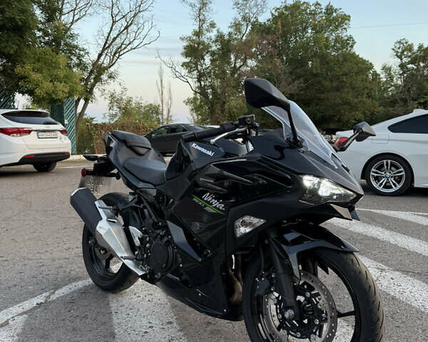Черный Кавасаки Ninja 500, объемом двигателя 0.5 л и пробегом 4 тыс. км за 7200 $, фото 1 на Automoto.ua