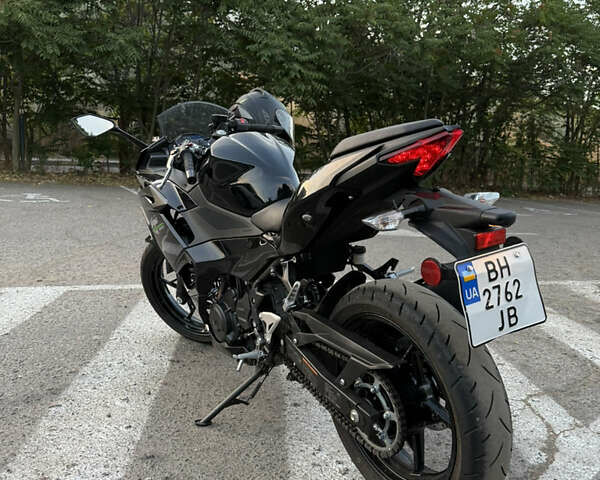 Черный Кавасаки Ninja 500, объемом двигателя 0.5 л и пробегом 4 тыс. км за 7200 $, фото 2 на Automoto.ua