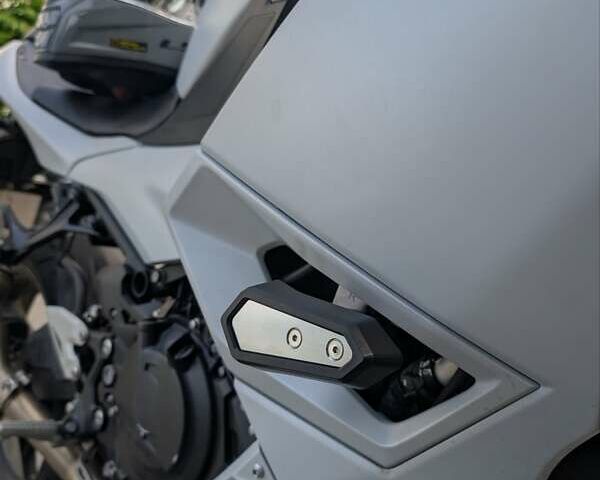 Серый Кавасаки Ninja 500, объемом двигателя 0.45 л и пробегом 4 тыс. км за 7250 $, фото 7 на Automoto.ua