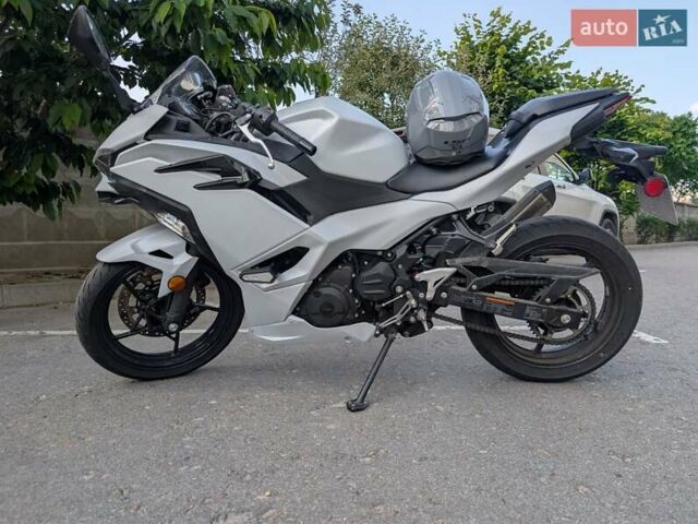 Серый Кавасаки Ninja 500, объемом двигателя 0.45 л и пробегом 4 тыс. км за 7250 $, фото 2 на Automoto.ua