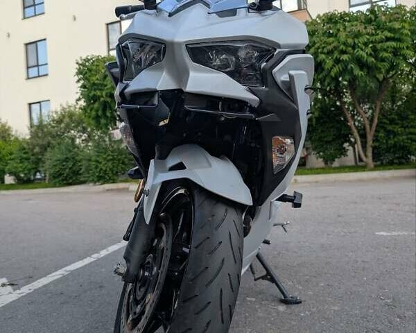 Серый Кавасаки Ninja 500, объемом двигателя 0.45 л и пробегом 4 тыс. км за 7250 $, фото 1 на Automoto.ua
