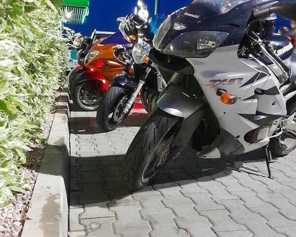 Серый Кавасаки Ninja 600 ZX-6R, объемом двигателя 0.6 л и пробегом 42 тыс. км за 3600 $, фото 6 на Automoto.ua