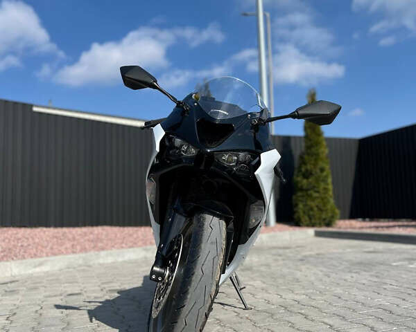 Білий Кавасакі Ninja 636 ZX-6R, об'ємом двигуна 0.65 л та пробігом 8 тис. км за 14500 $, фото 5 на Automoto.ua