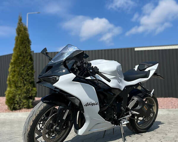 Білий Кавасакі Ninja 636 ZX-6R, об'ємом двигуна 0.65 л та пробігом 8 тис. км за 14500 $, фото 4 на Automoto.ua