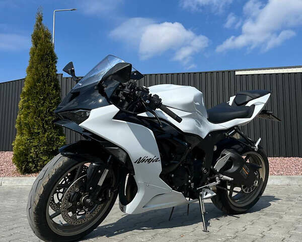 Білий Кавасакі Ninja 636 ZX-6R, об'ємом двигуна 0.65 л та пробігом 8 тис. км за 14500 $, фото 3 на Automoto.ua