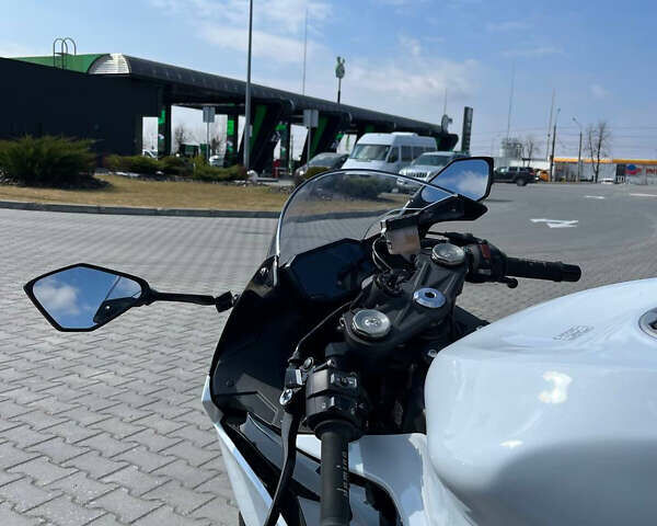 Білий Кавасакі Ninja 636 ZX-6R, об'ємом двигуна 0.65 л та пробігом 8 тис. км за 14500 $, фото 7 на Automoto.ua