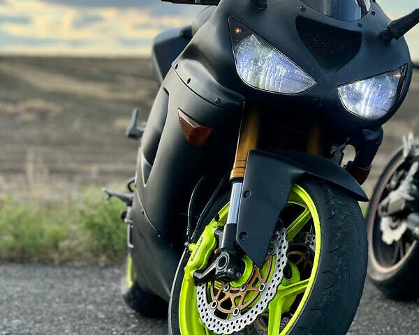 Черный Кавасаки Ninja 636 ZX-6R, объемом двигателя 0.65 л и пробегом 40 тыс. км за 2200 $, фото 4 на Automoto.ua