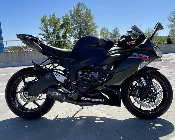 Чорний Кавасакі Ninja 636 ZX-6R, об'ємом двигуна 0.6 л та пробігом 14 тис. км за 12000 $, фото 1 на Automoto.ua