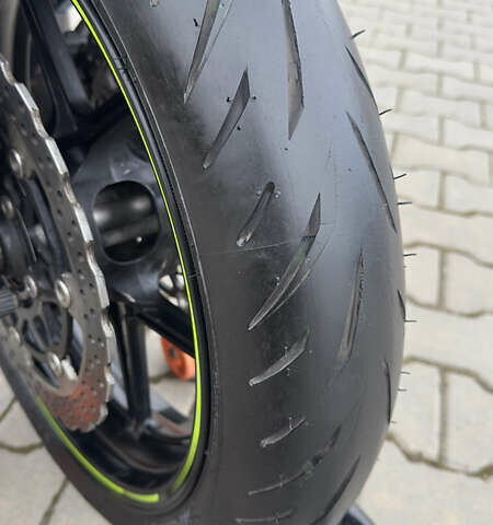 Черный Кавасаки Ninja 636 ZX-6R, объемом двигателя 0.6 л и пробегом 3 тыс. км за 12300 $, фото 32 на Automoto.ua