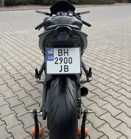 Черный Кавасаки Ninja 636 ZX-6R, объемом двигателя 0.6 л и пробегом 3 тыс. км за 12300 $, фото 16 на Automoto.ua