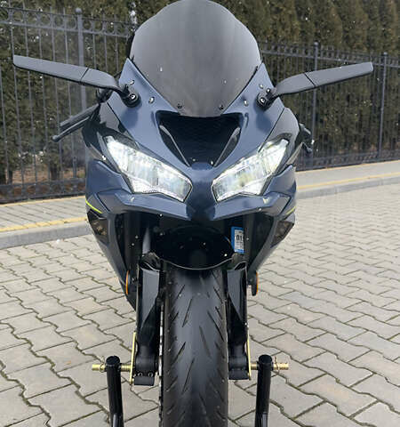 Черный Кавасаки Ninja 636 ZX-6R, объемом двигателя 0.6 л и пробегом 3 тыс. км за 12300 $, фото 1 на Automoto.ua