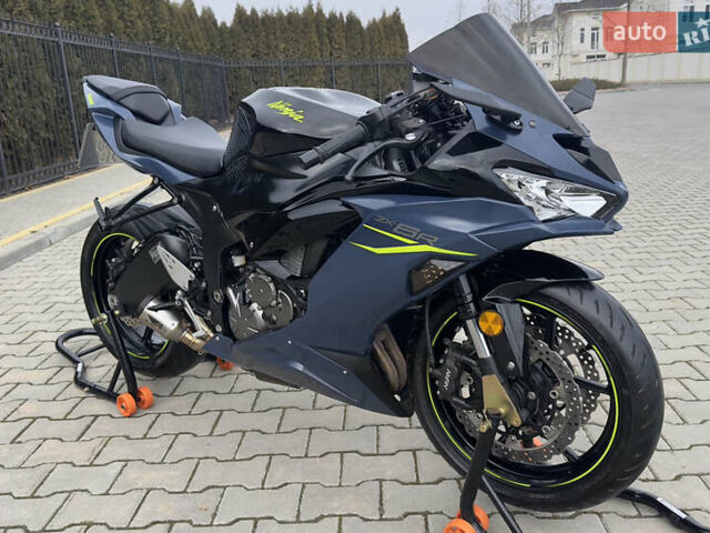 Черный Кавасаки Ninja 636 ZX-6R, объемом двигателя 0.6 л и пробегом 3 тыс. км за 12300 $, фото 7 на Automoto.ua