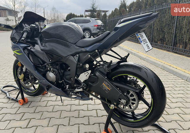 Черный Кавасаки Ninja 636 ZX-6R, объемом двигателя 0.6 л и пробегом 3 тыс. км за 12300 $, фото 11 на Automoto.ua
