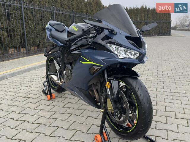 Черный Кавасаки Ninja 636 ZX-6R, объемом двигателя 0.6 л и пробегом 3 тыс. км за 12300 $, фото 6 на Automoto.ua