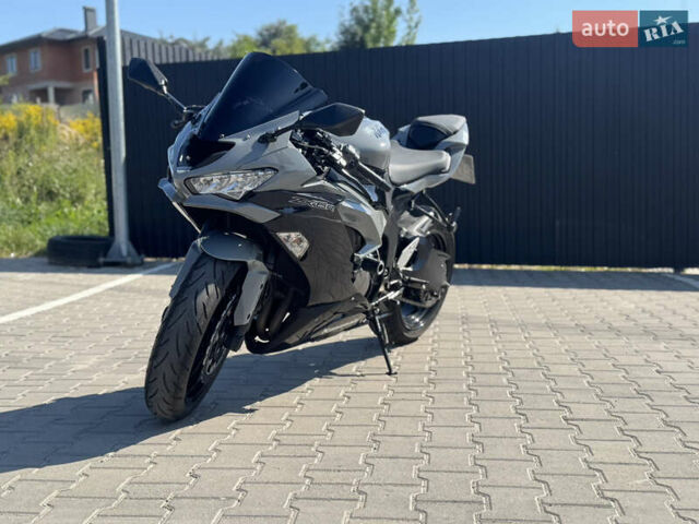 Серый Кавасаки Ninja 636 ZX-6R, объемом двигателя 0.64 л и пробегом 17 тыс. км за 11900 $, фото 1 на Automoto.ua