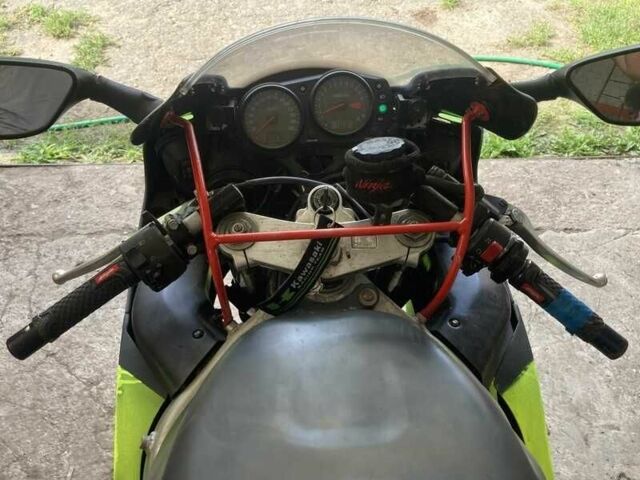 Кавасаки Ninja ZX-6R, объемом двигателя 0.6 л и пробегом 0 тыс. км за 300 $, фото 1 на Automoto.ua