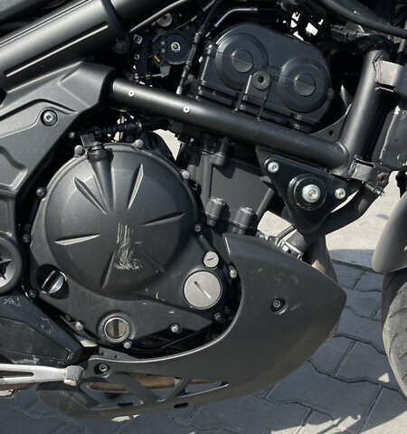 Черный Кавасаки Versys 650, объемом двигателя 0.65 л и пробегом 32 тыс. км за 5000 $, фото 18 на Automoto.ua