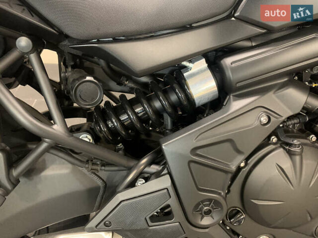 Черный Кавасаки Versys 650, объемом двигателя 0.65 л и пробегом 19 тыс. км за 10900 $, фото 17 на Automoto.ua