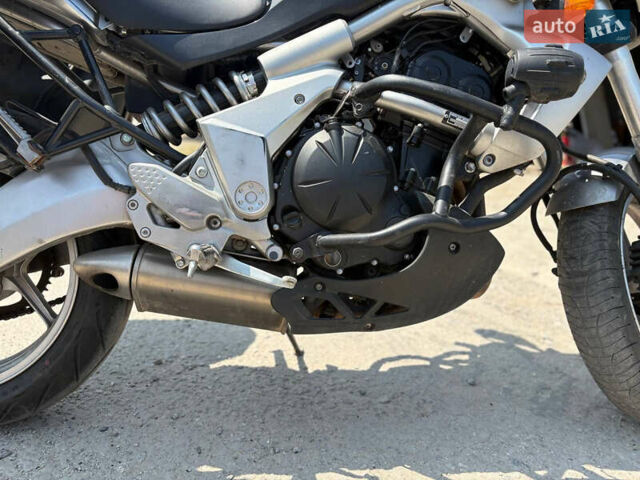 Серый Кавасаки Versys 650, объемом двигателя 0.65 л и пробегом 49 тыс. км за 4700 $, фото 15 на Automoto.ua
