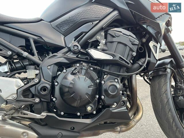 Черный Кавасаки Z900, объемом двигателя 0.9 л и пробегом 27 тыс. км за 9600 $, фото 10 на Automoto.ua